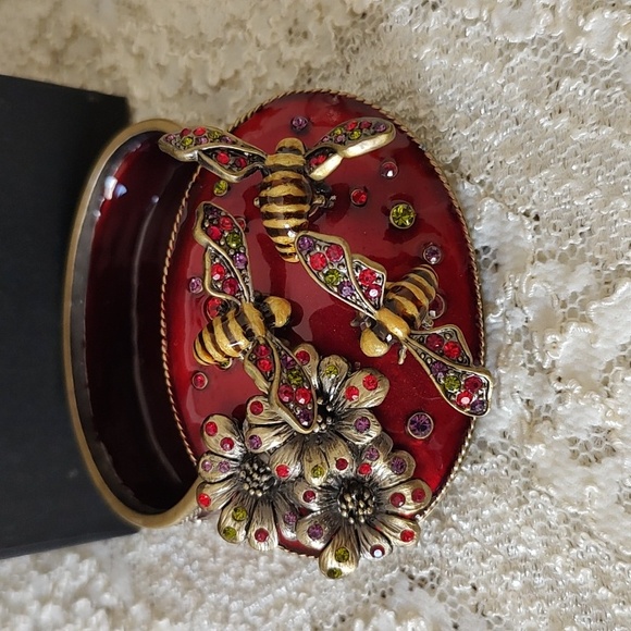Genuine Austrian Crystal Trinket Jewelry Box NEW! Flowers and Bees Accent - Picture 10 of 11